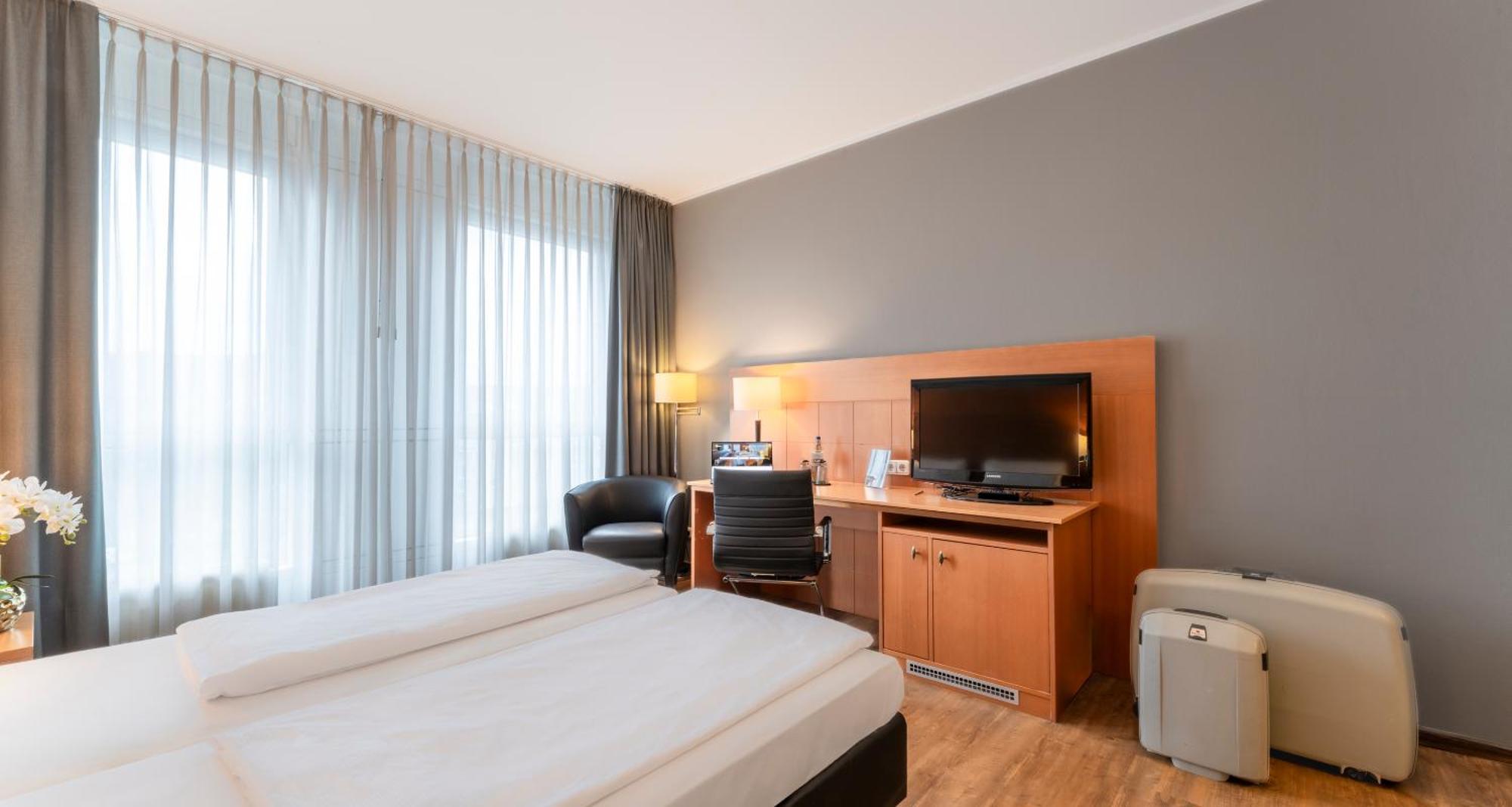 Plaza Premium Koeln Hotel Екстериор снимка