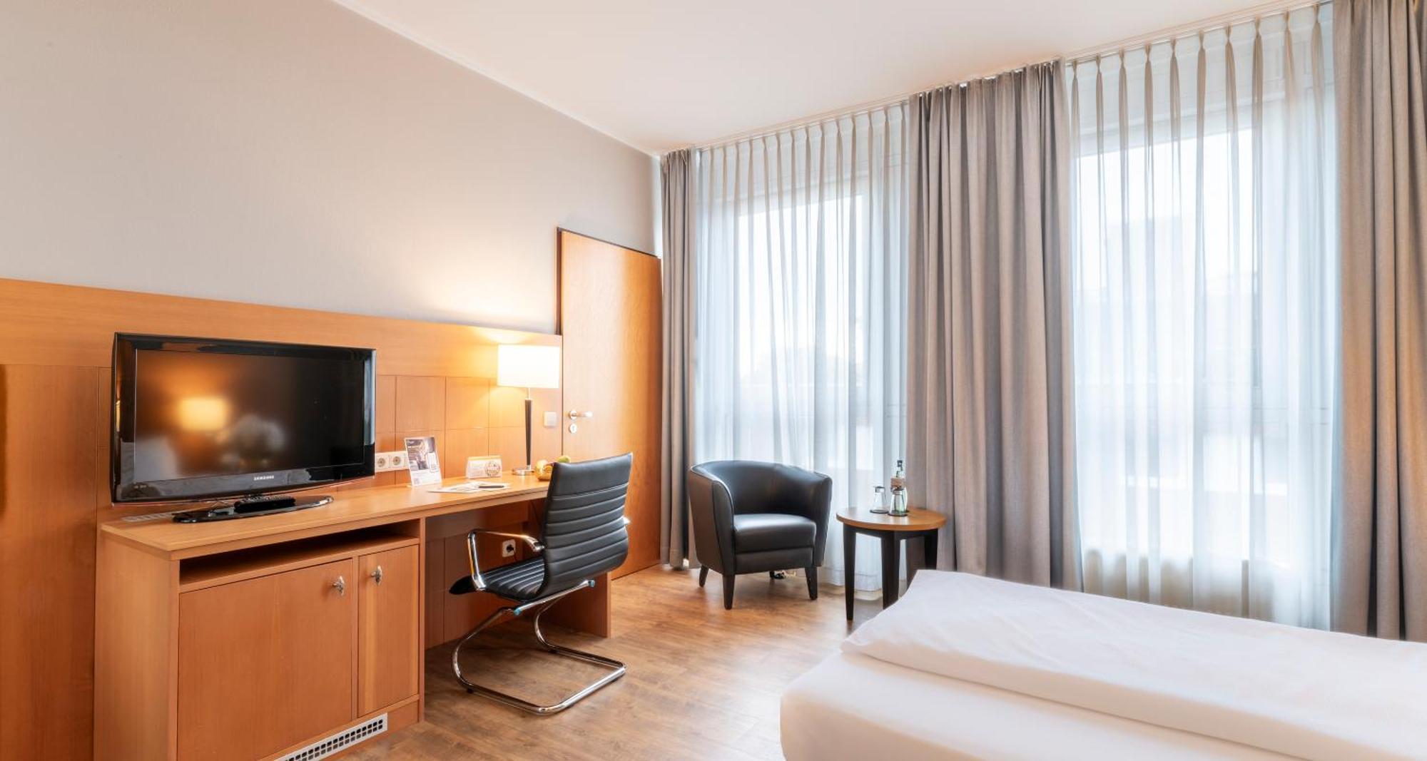 Plaza Premium Koeln Hotel Екстериор снимка