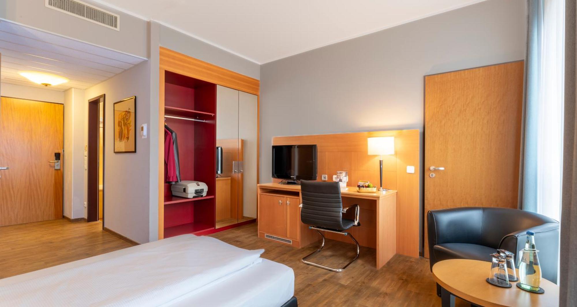 Plaza Premium Koeln Hotel Екстериор снимка