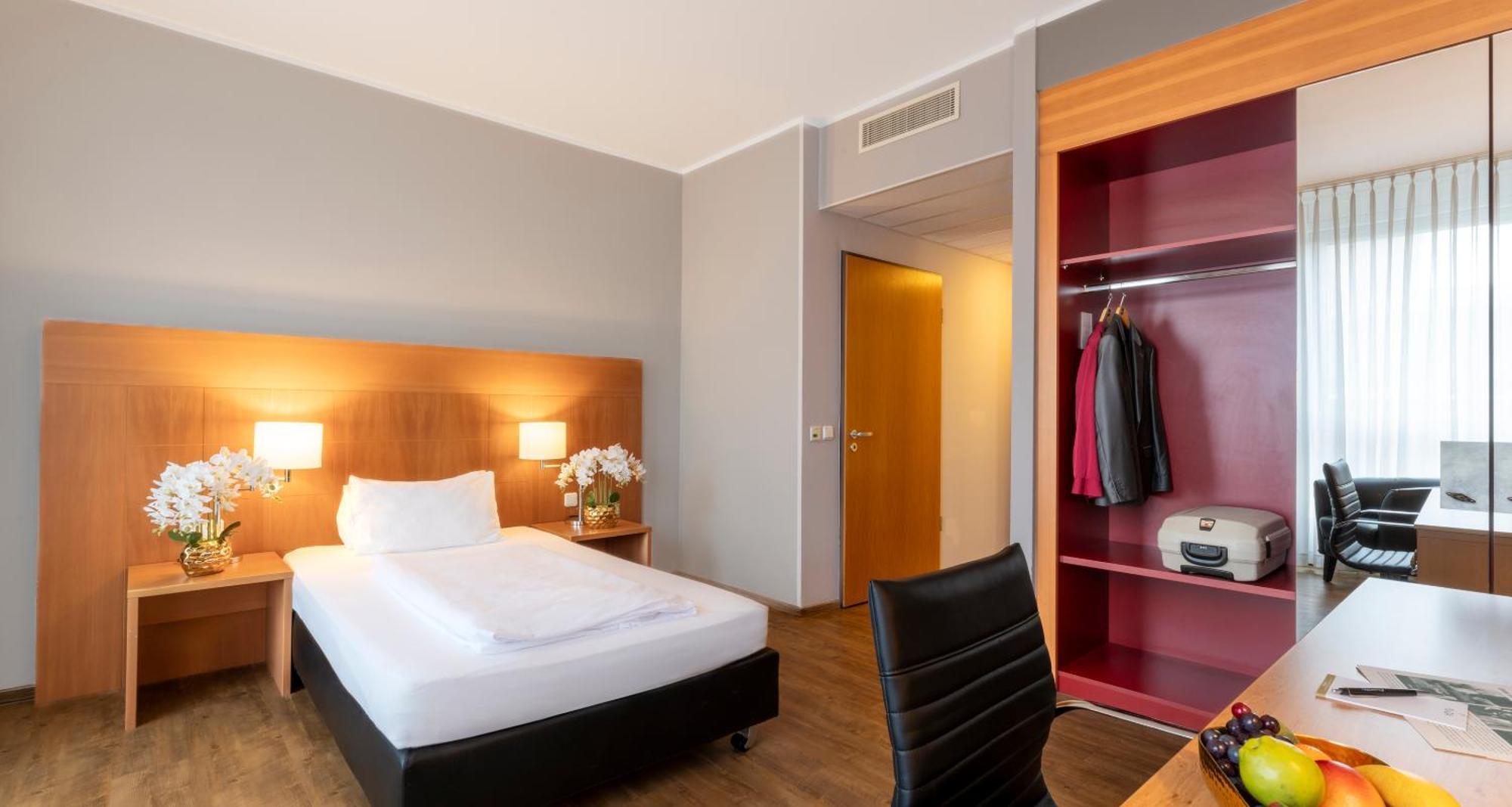 Plaza Premium Koeln Hotel Екстериор снимка