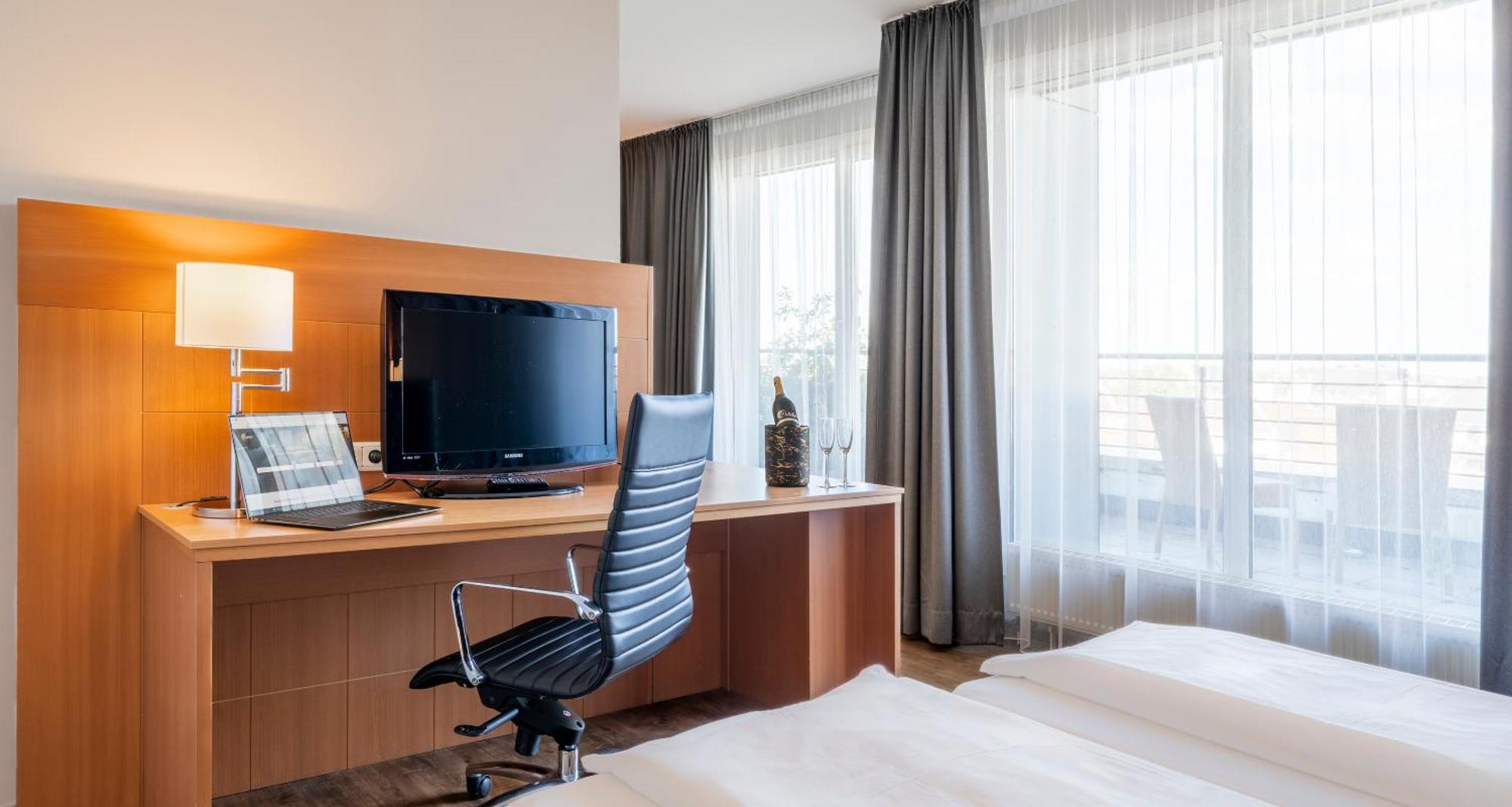 Plaza Premium Koeln Hotel Екстериор снимка