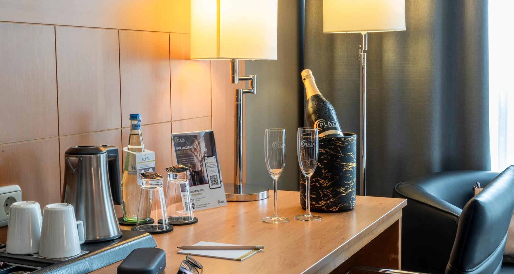 Plaza Premium Koeln Hotel Екстериор снимка