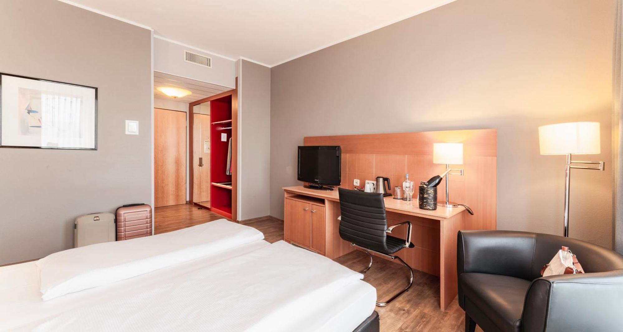 Plaza Premium Koeln Hotel Екстериор снимка