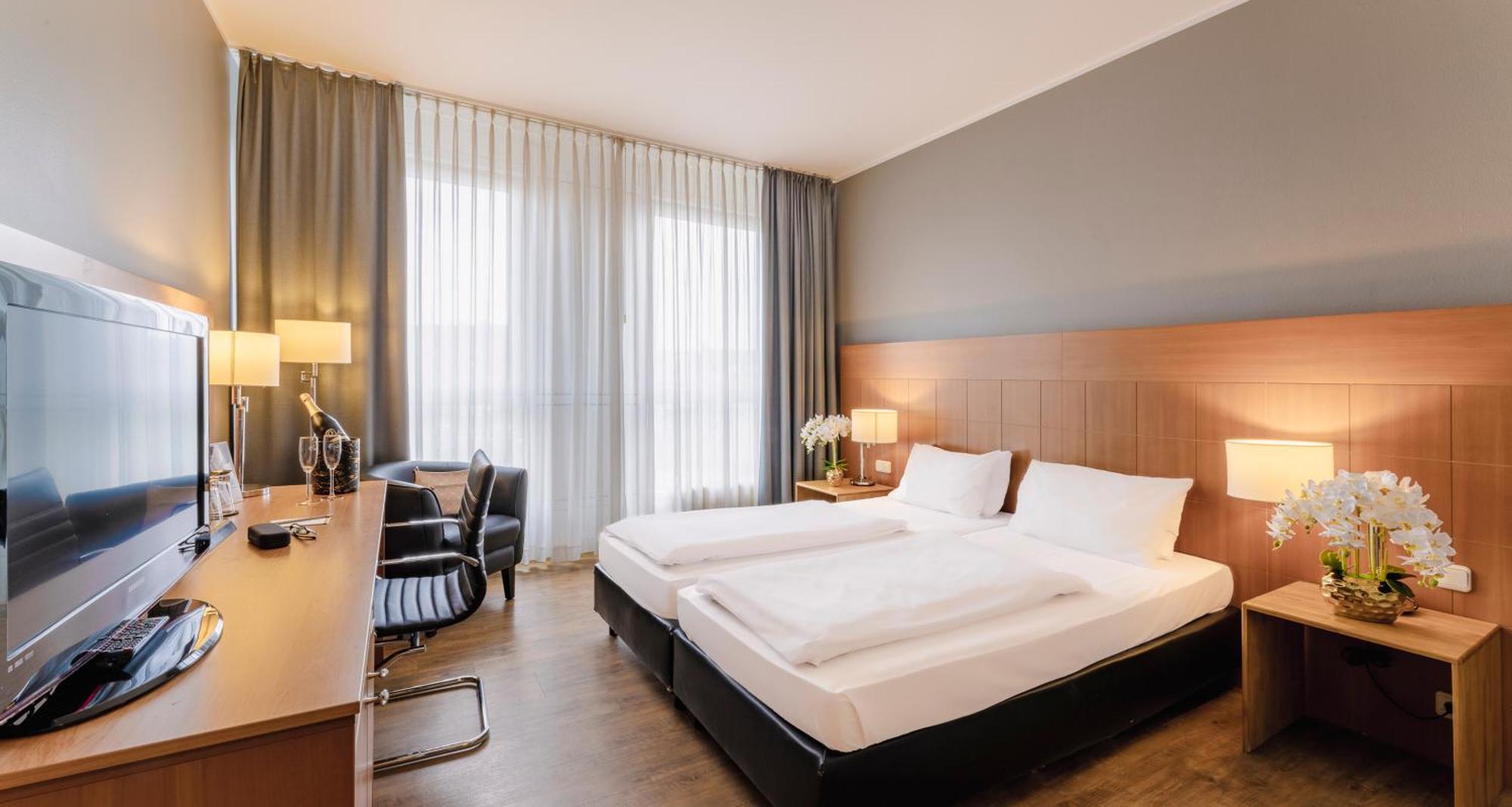 Plaza Premium Koeln Hotel Екстериор снимка