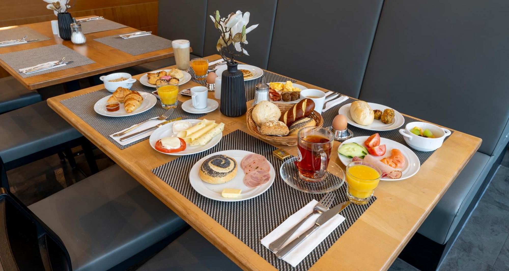 Plaza Premium Koeln Hotel Екстериор снимка