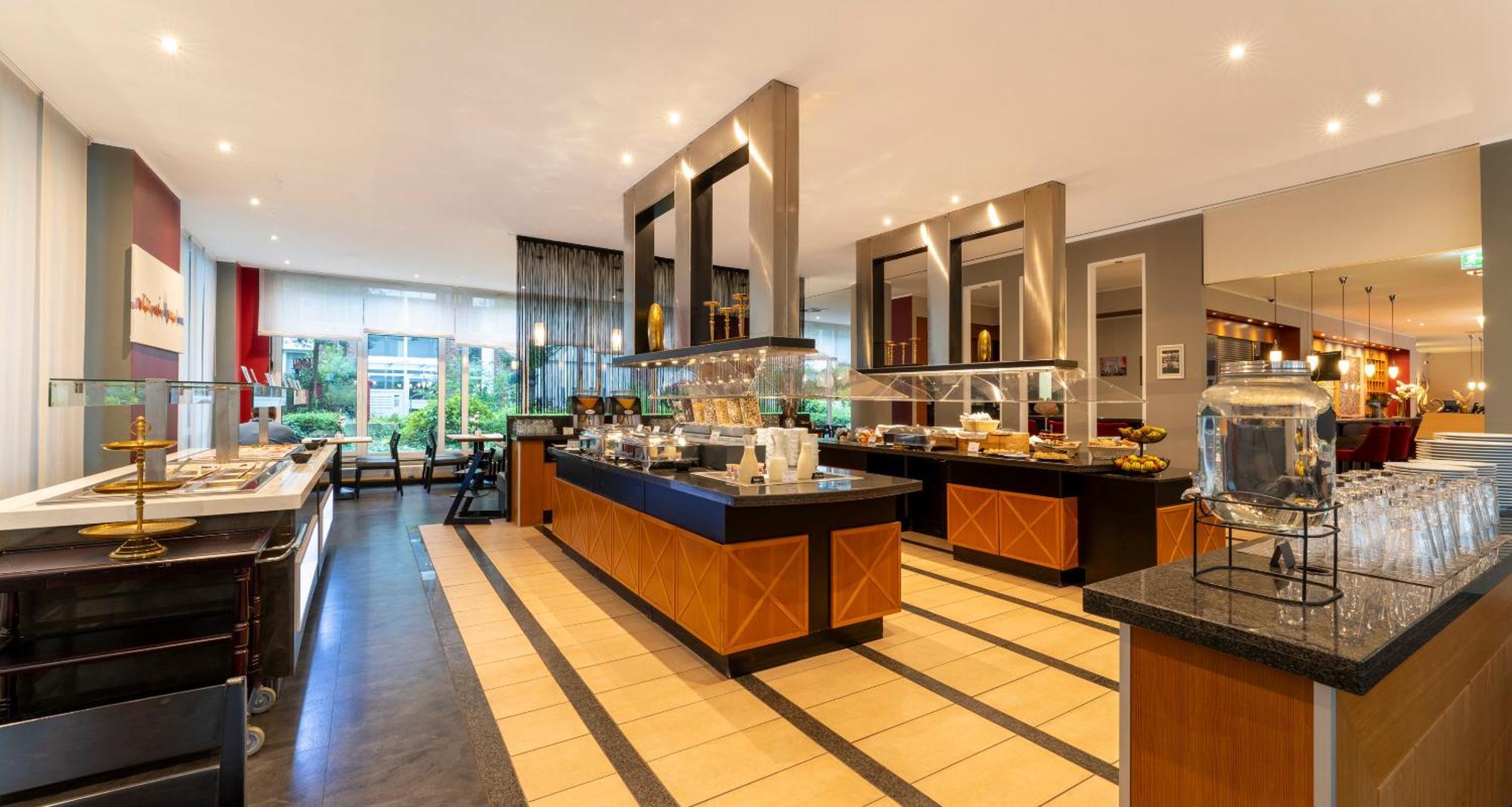Plaza Premium Koeln Hotel Екстериор снимка
