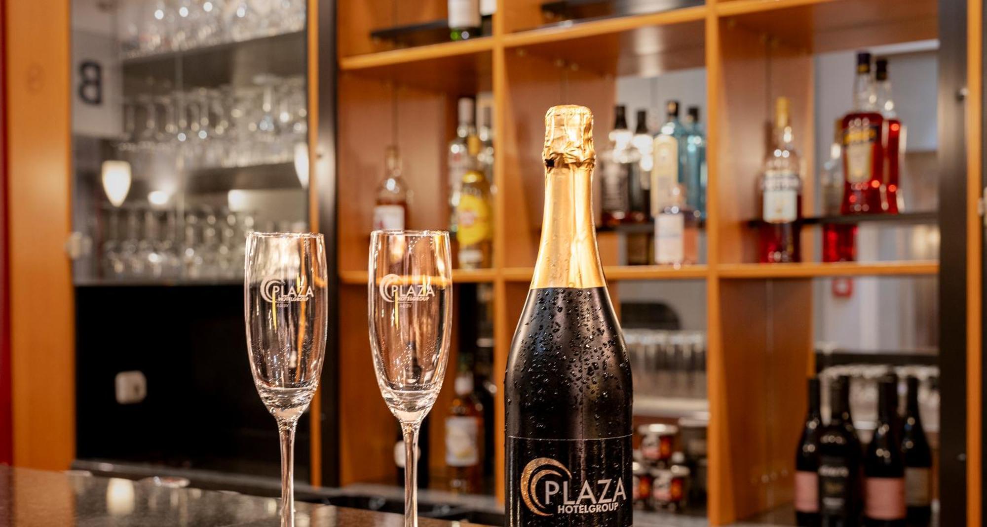 Plaza Premium Koeln Hotel Екстериор снимка