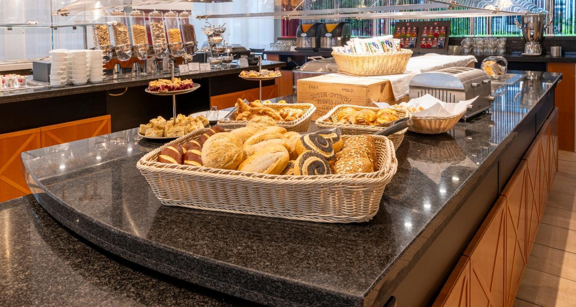 Plaza Premium Koeln Hotel Екстериор снимка